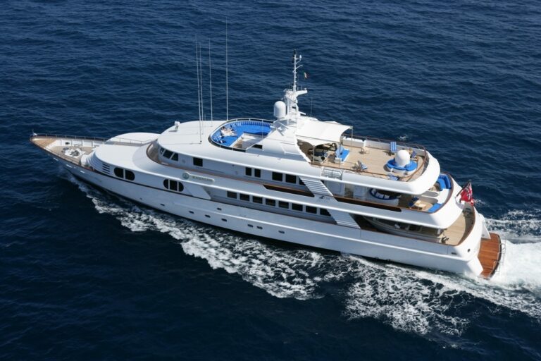 Cruising On Board Yacht KANALOA