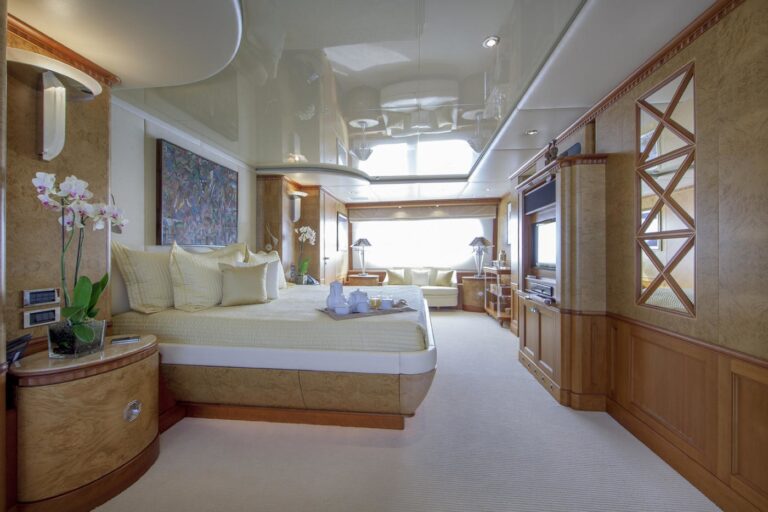 Main Master Cabin On Board Yacht KANALOA