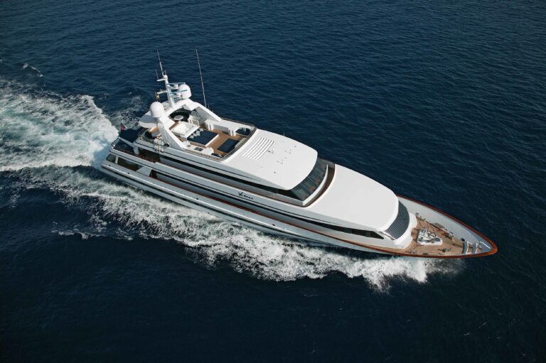 Cruising On Board Yacht VA BENE