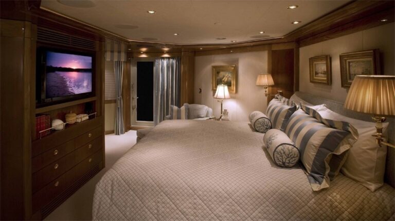 The 49m Yacht AQUAVITA