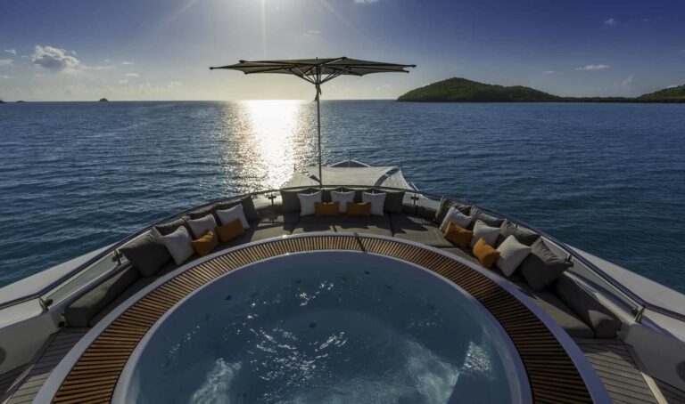 Life On Yacht AQUAVITA