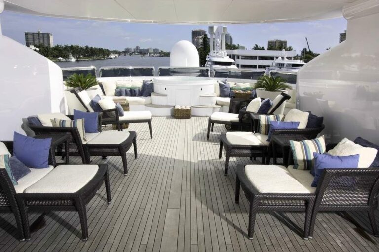 Life On Yacht AZTECA II