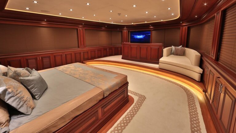 The 49m Yacht CLARITY