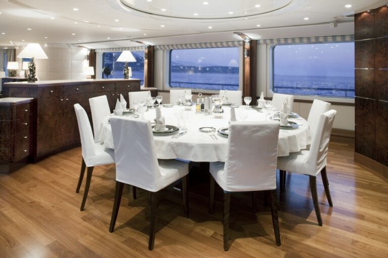 Eating/dining Saloon Aboard Yacht LA TANIA
