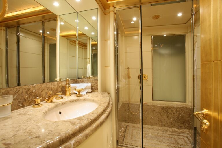 Guest's Bath On Yacht PLATINUM