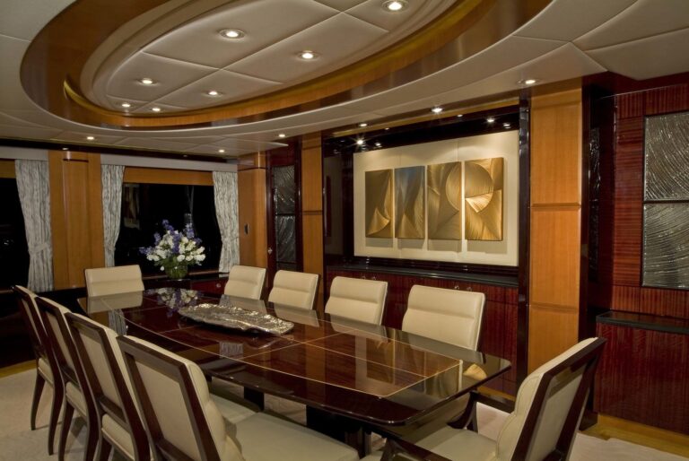 Eating/dining Saloon On Board Yacht REEF CHIEF