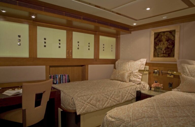 Twin Bed Cabin Aboard Yacht REEF CHIEF