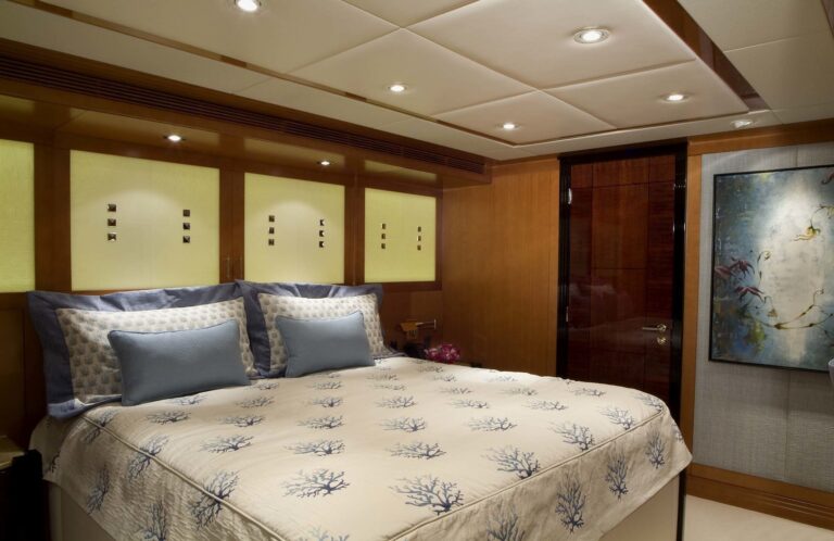 Guest's Cabin On Yacht REEF CHIEF