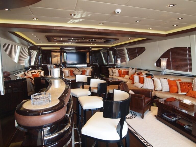Premier Saloon Drinks Bar On Yacht ZEUS I