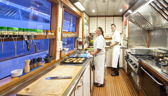 5 FISHES -  Galley