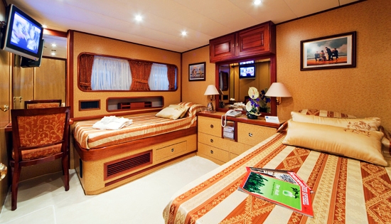 5 FISHES -  Twin Cabin.