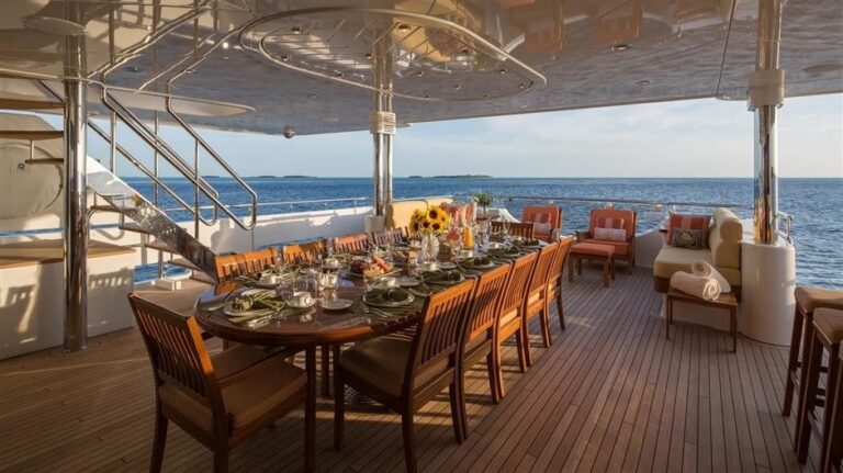 aft deck dining