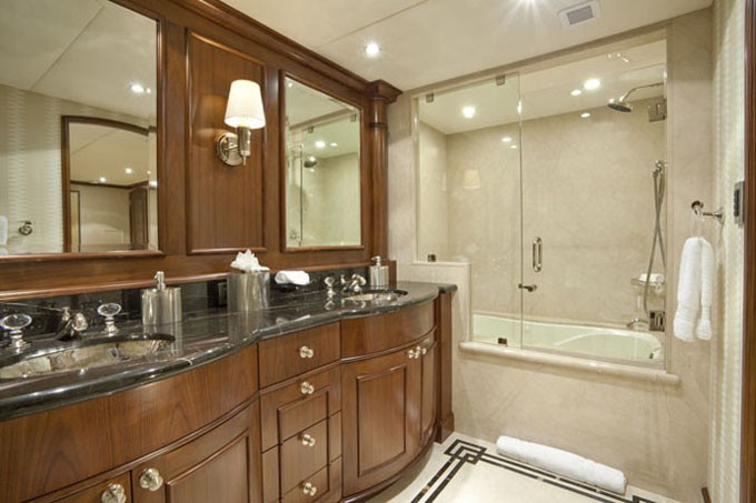 Guest's Bath On Yacht WHEELS