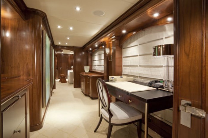 Main Master Study On Board Yacht WHEELS