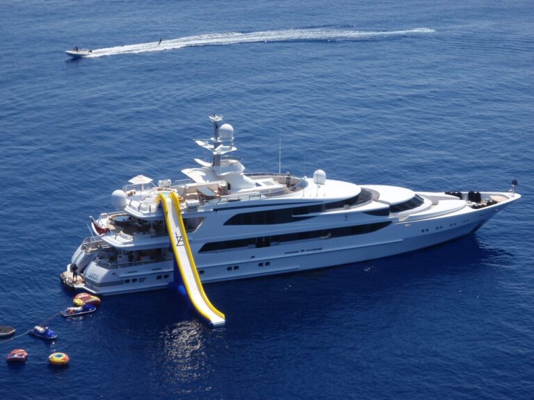 The 51m Yacht LAZY Z