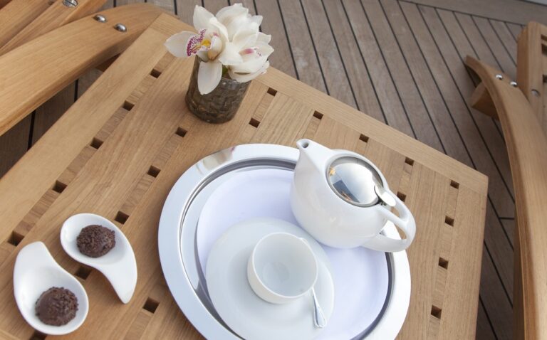 Close Up: Yacht LEGEND's Sun Deck Image