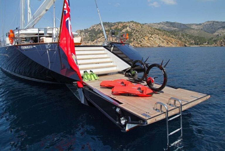 Landing On Yacht PRANA