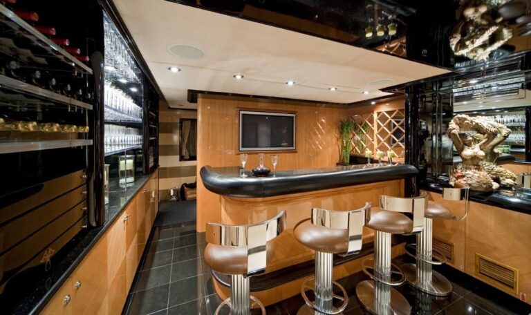 Drinks Bar On Yacht BIG EAGLE