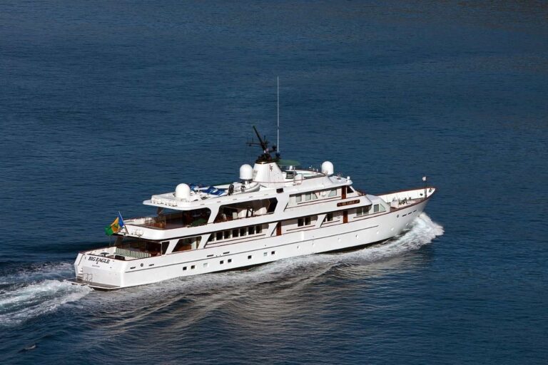Cruising On Yacht BIG EAGLE