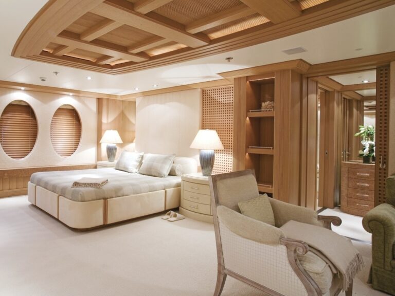 Sitting: Yacht DEJA TOO's Main Master Cabin Image