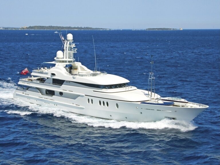 Cruising On Yacht DEJA TOO