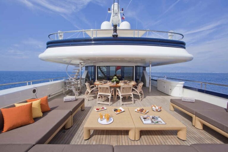 Skydeck On Yacht DEJA TOO