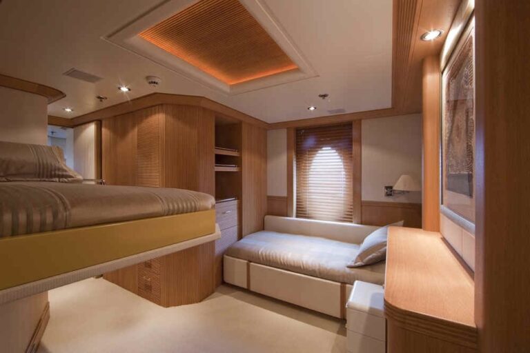 Single Sized Cabin Including Pullman Bunk Aboard Yacht DEJA TOO