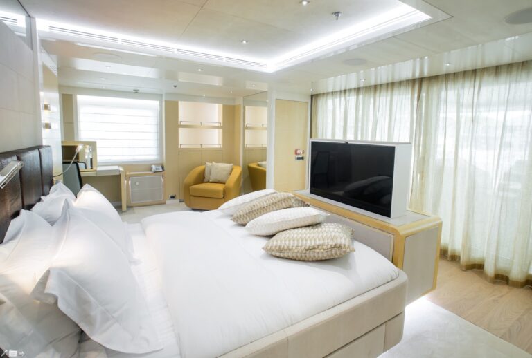 The 52m Yacht JADE 959