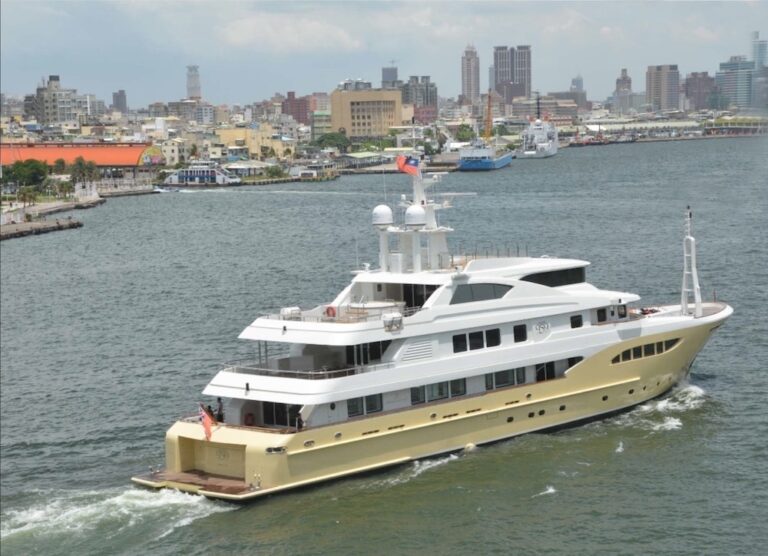 The 52m Yacht JADE 959