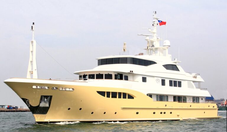 The 52m Yacht JADE 959