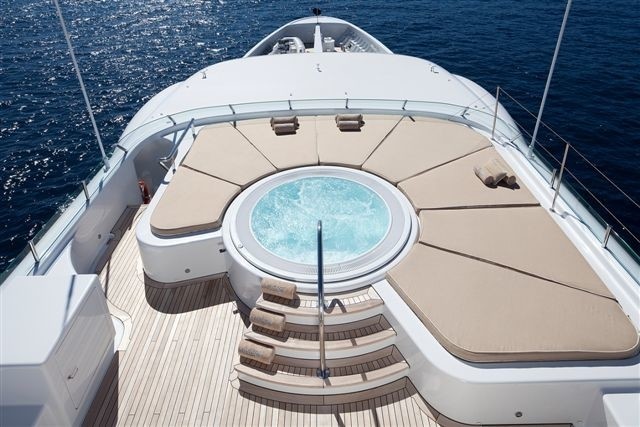 Jacuzzi Pool On Board Yacht LA MIRAGE