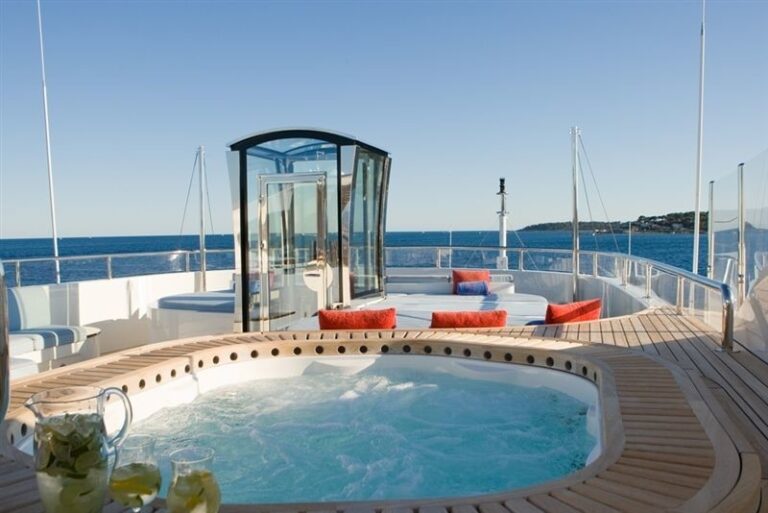 Jacuzzi Pool