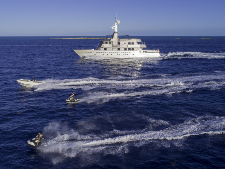 53 Meter Oceanfast Yacht - Running