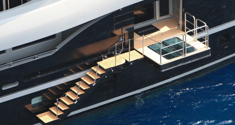 Fold Out Balcony / Terrace On Board Yacht SEA FORCE ONE