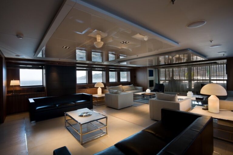 Profile: Yacht SYNA's Premier Deck Saloon Image