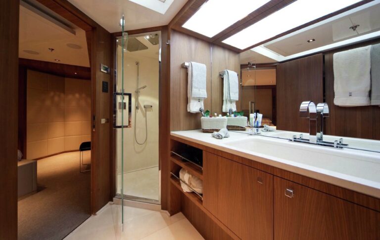 VIP Bath Aboard Yacht SYNA