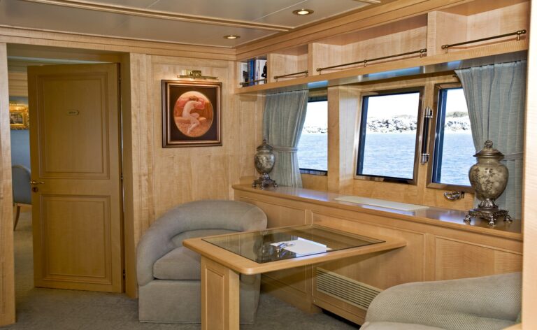 Main Master Sitting Zone On Yacht TE MANU