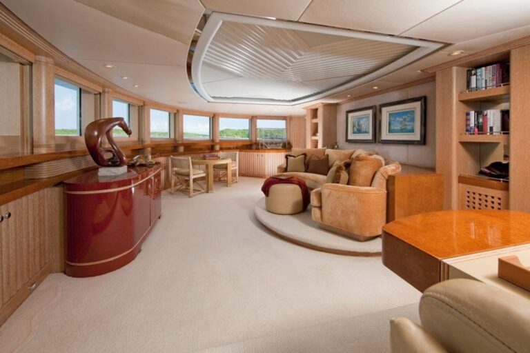 The 54m Yacht HUNTRESS II