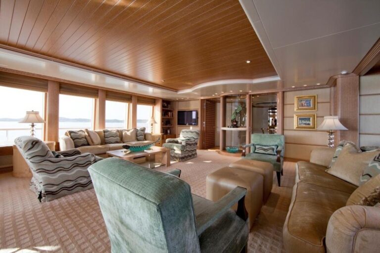 The 54m Yacht HUNTRESS II
