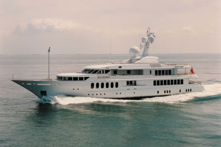 Overview: Yacht HUNTRESS II's Cruising Image