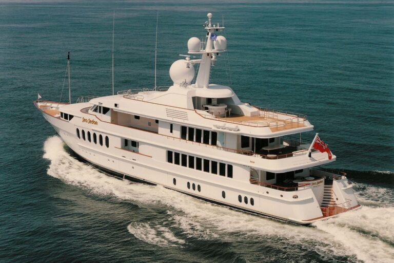 Cruising On Board Yacht HUNTRESS II