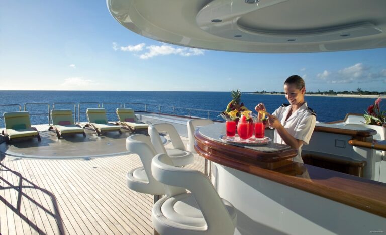 External Drinks Bar On Yacht HUNTRESS II