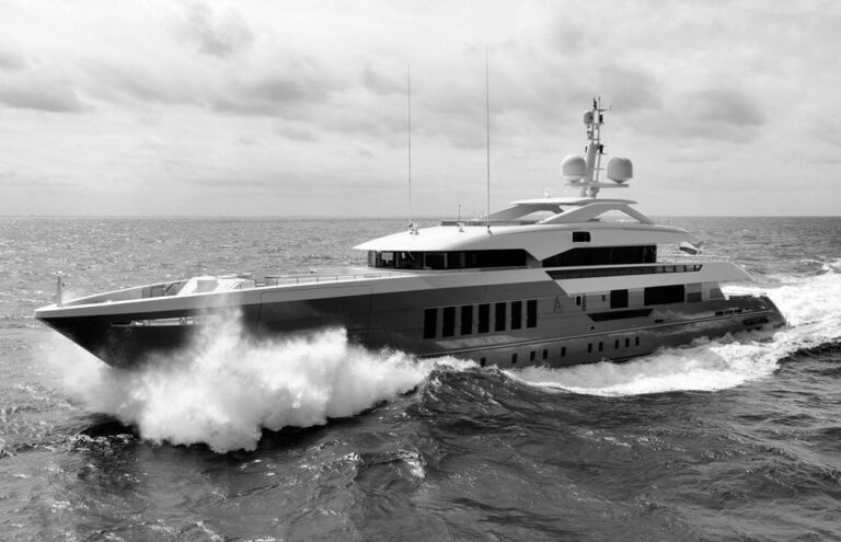 The 55m Yacht AZAMANTA