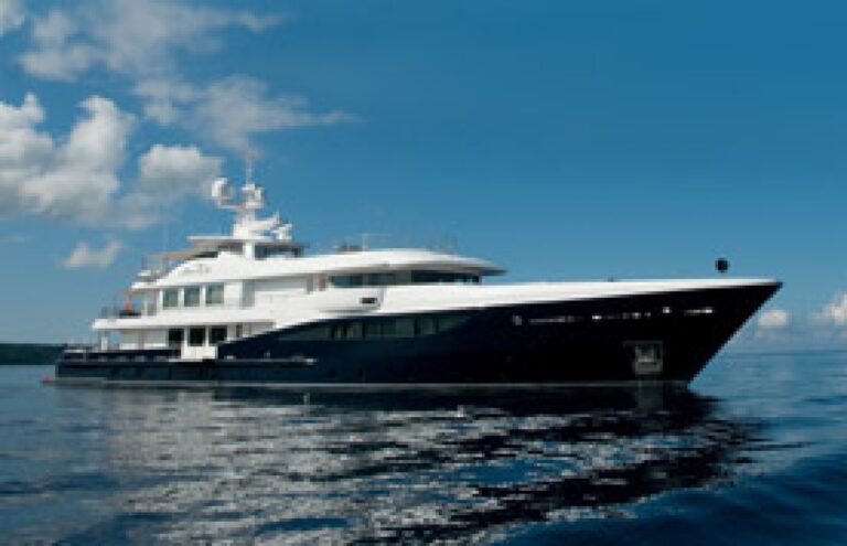 The 55m Yacht LA FAMILIA