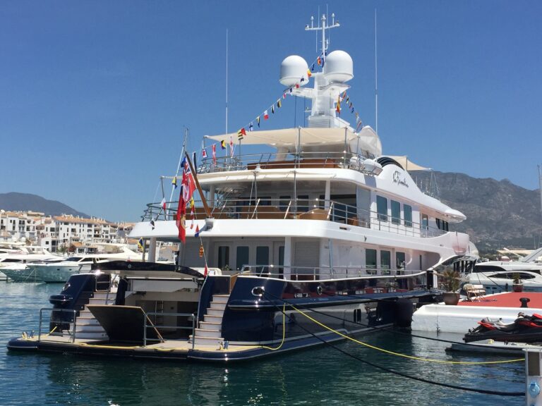 The 55m Yacht LA FAMILIA