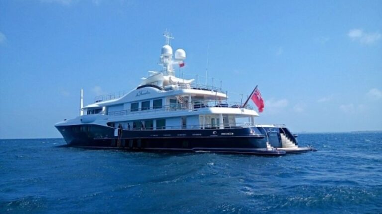The 55m Yacht LA FAMILIA