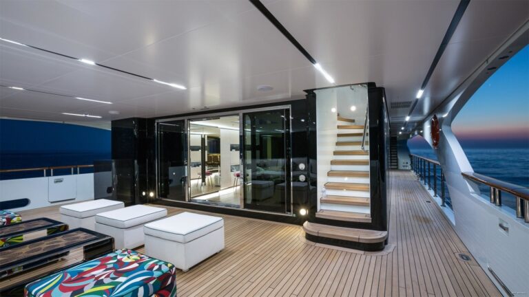 aft seating area