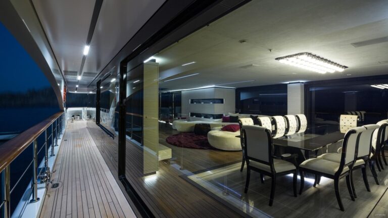 main saloon and dining area