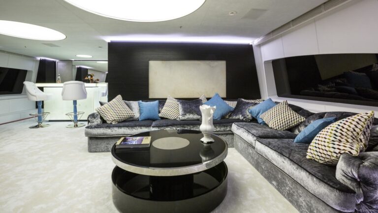 sky lounge saloon