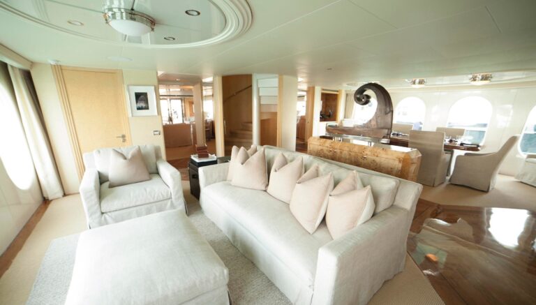 The 55m Yacht OCEANA